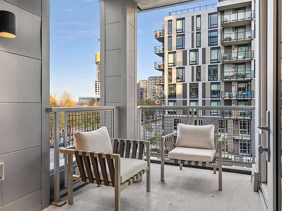 4th image of 901 2nd St S #301