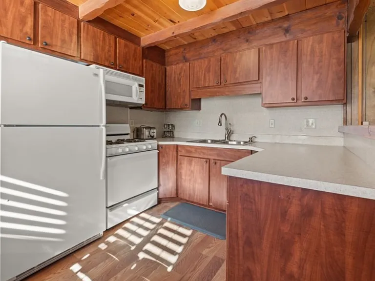 130 Maple Ln — Photo 9
