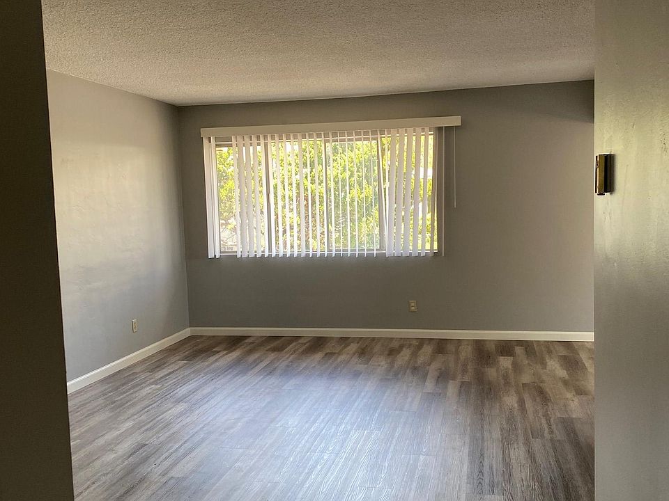 1st image of 147 Vera Cir