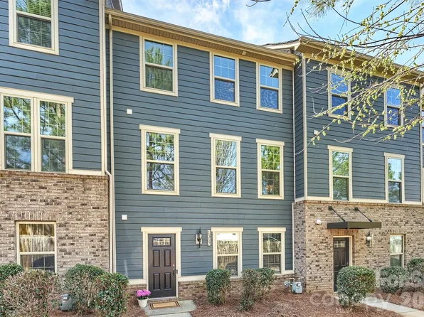 1317 Queen Lyon Ct, Charlotte, NC 28205