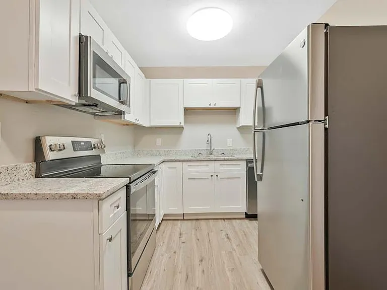 2830 Sanka Dr — Photo 3