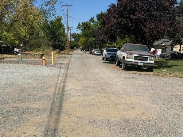 Marsh Ln, Medford, OR 97501