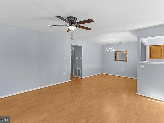 3rd image of 9363 Scarlet Oak Dr