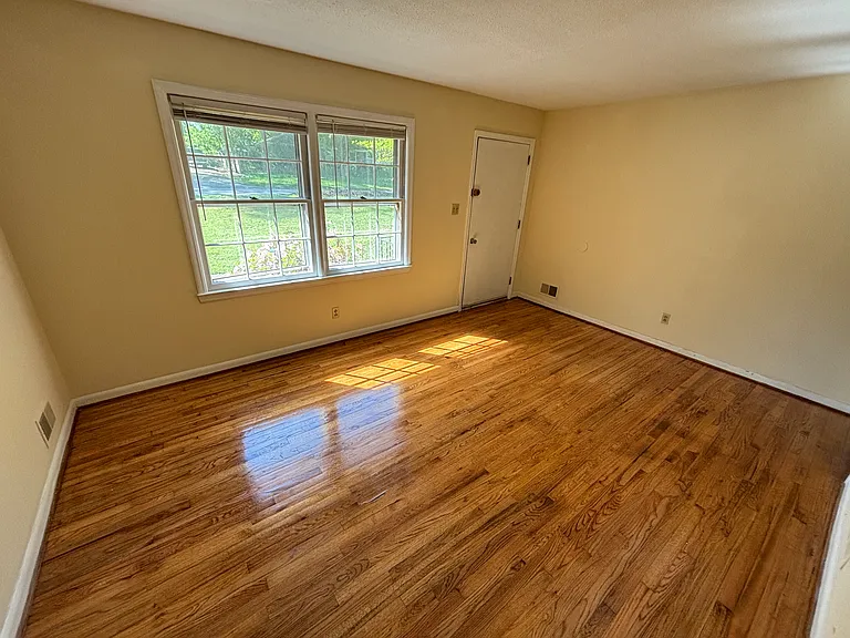 1084 Maryland Ave — Photo 4