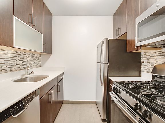 2nd image of 300 Mercer St APT 4G