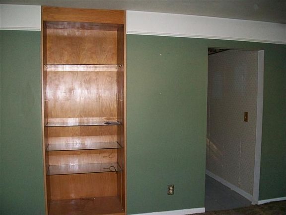 5th image of 755 N Hill Ln