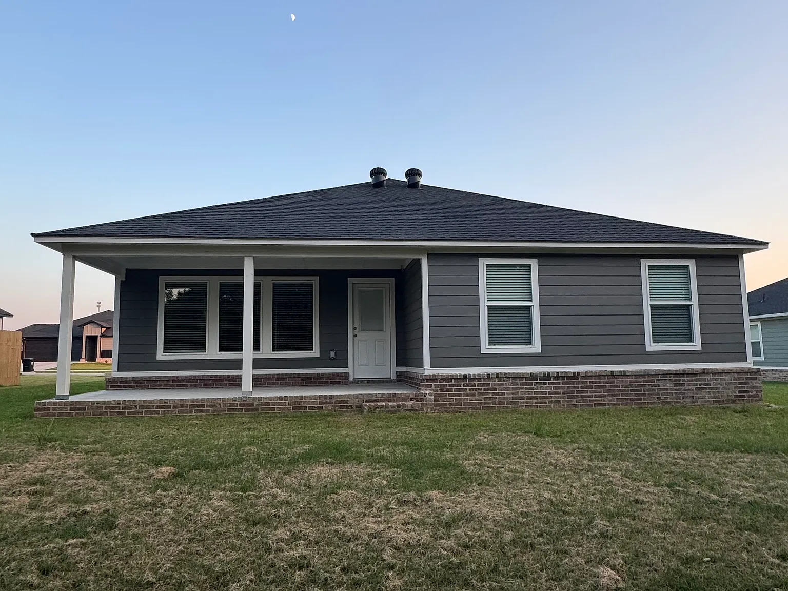 4 bed, 1850 sqft, $2,140 — Photo 3