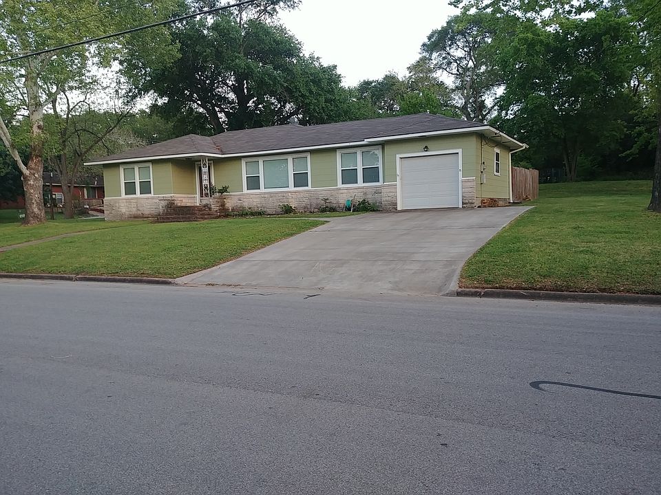 1st image of 808 E Tom Green St
