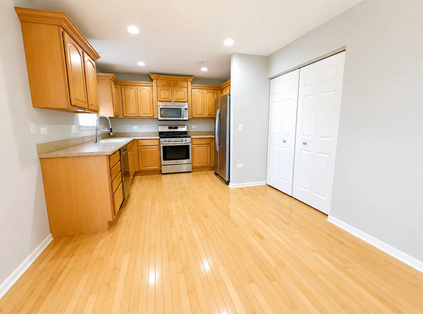 3 bed, 2.5 bath, 1853 sqft, $3,000 — Photo 3
