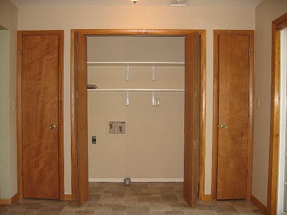 4th image of 813 Charron Dr