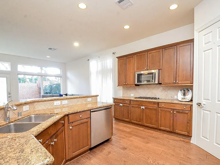 2826 Tudor Mnr — Photo 17