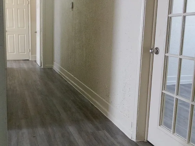 204 S Hackberry St #B — Photo 1