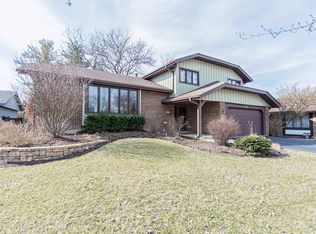 721 Doe Cir, Westmont, IL