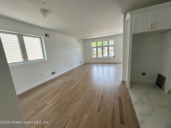 3rd image of 140 Dixon Ave