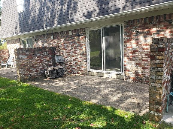 3rd image of 4044 Canterbury Dr #3
