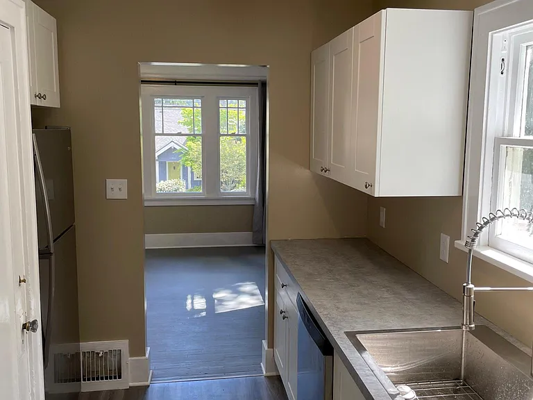 6831 20th Ave NE — Photo 3