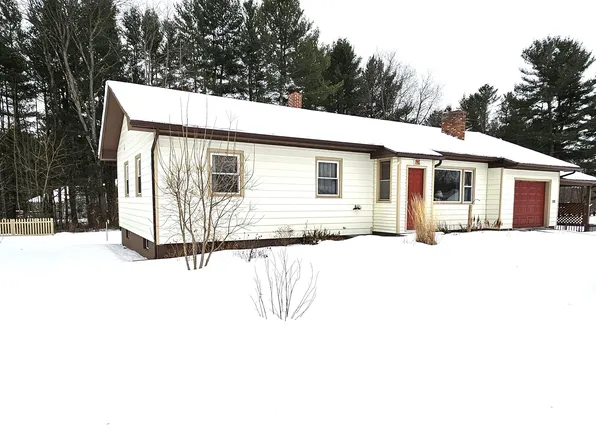 92 Pine Street, Newport City, VT 05855