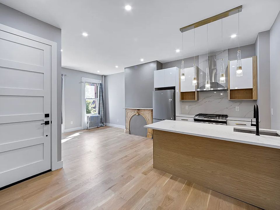1st image of 137 Quincy St #4