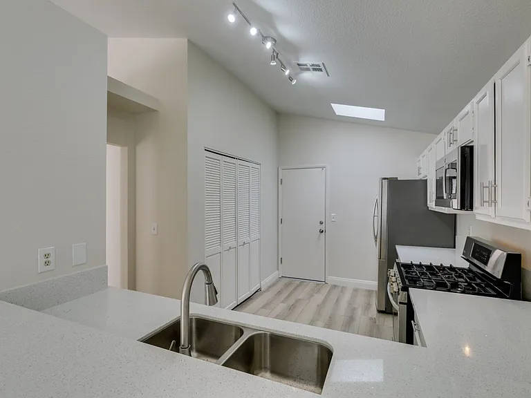 8664 Buttercreek Way — Photo 20