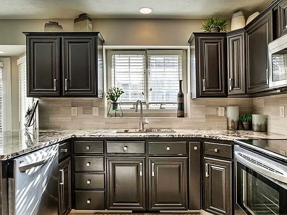 5th image of 16344 Chicago Cir