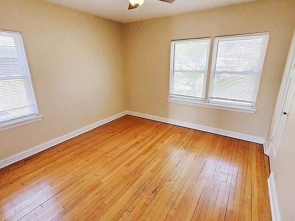3rd image of 1631 E Menlo Blvd