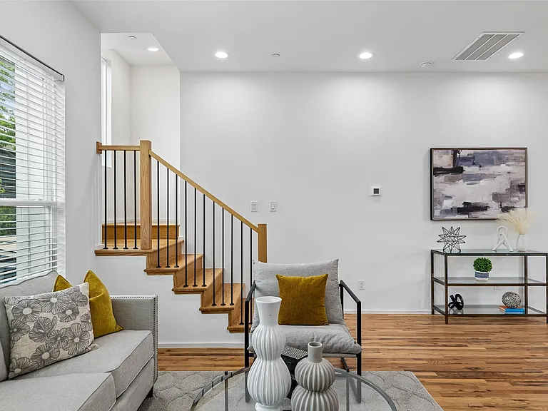 5647 Live Oak St #101 — Photo 6