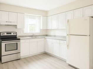 9 Ivy St APT 2, Farmingdale, NY 11735