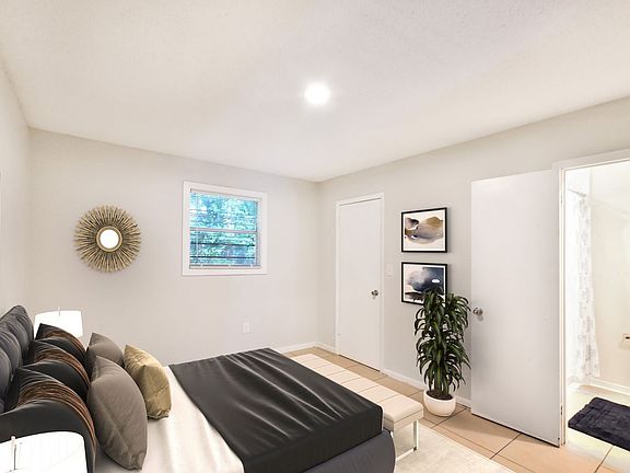 3rd image of 814 SE 5th Ave Unit 10