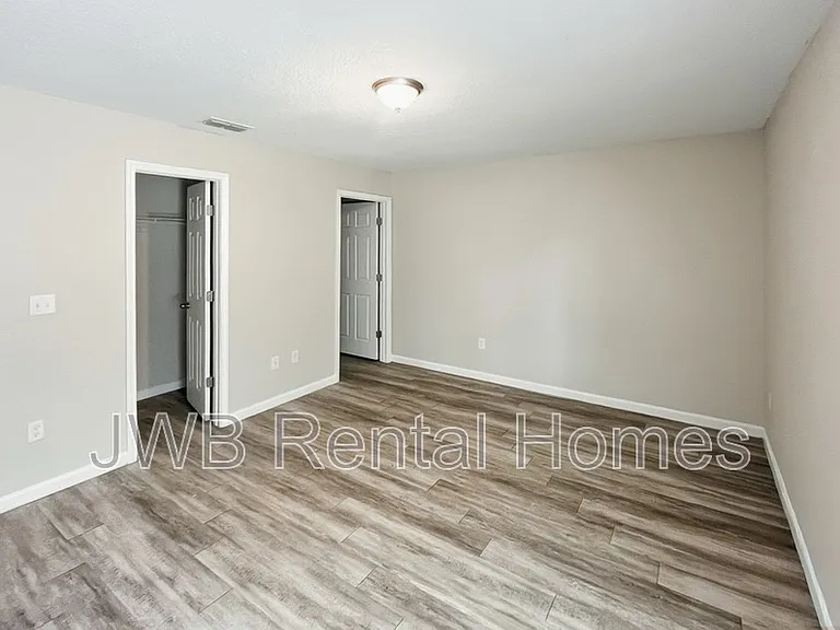 1209 Ellis Rd S — Photo 9