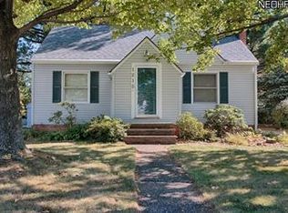 1215 Lander Rd, Mayfield Heights, OH 44124