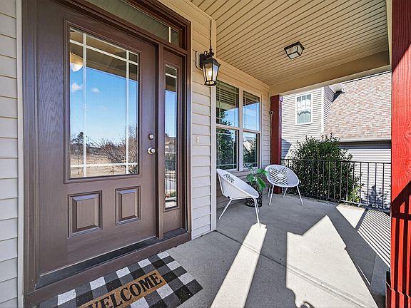 3rd image of 218 Bendemeer Ln