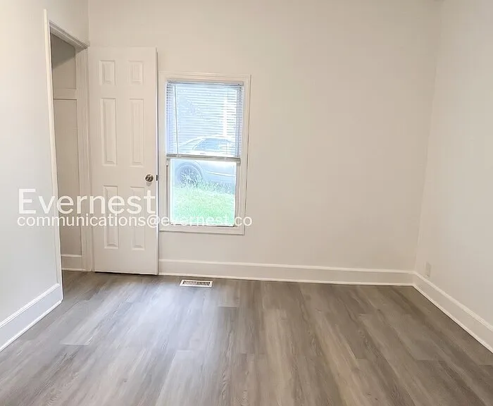 317 W 23rd St — Photo 11