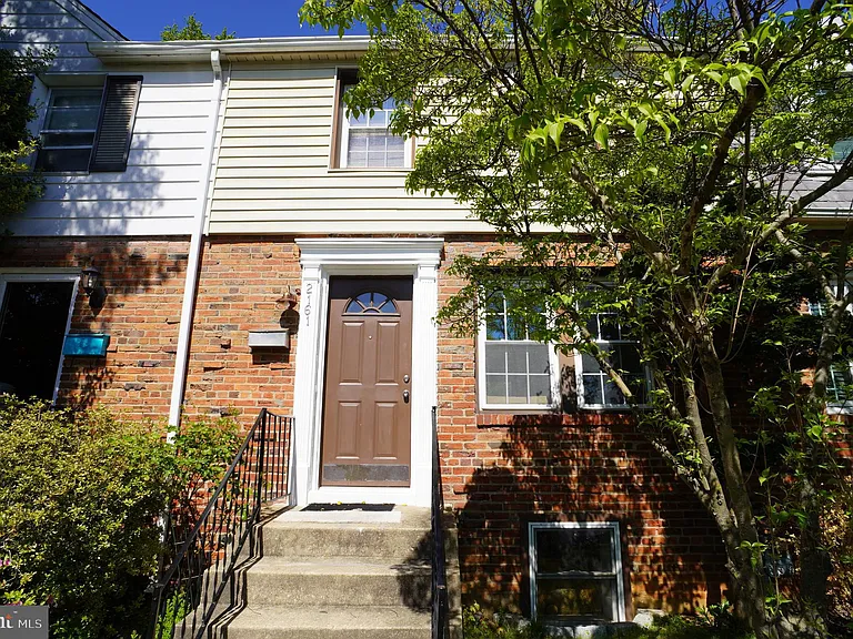 2161 N Brandywine St — Photo 1