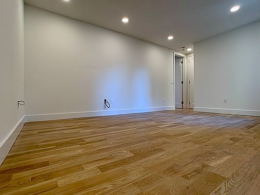 5th image of 85 Barrow St APT 5K