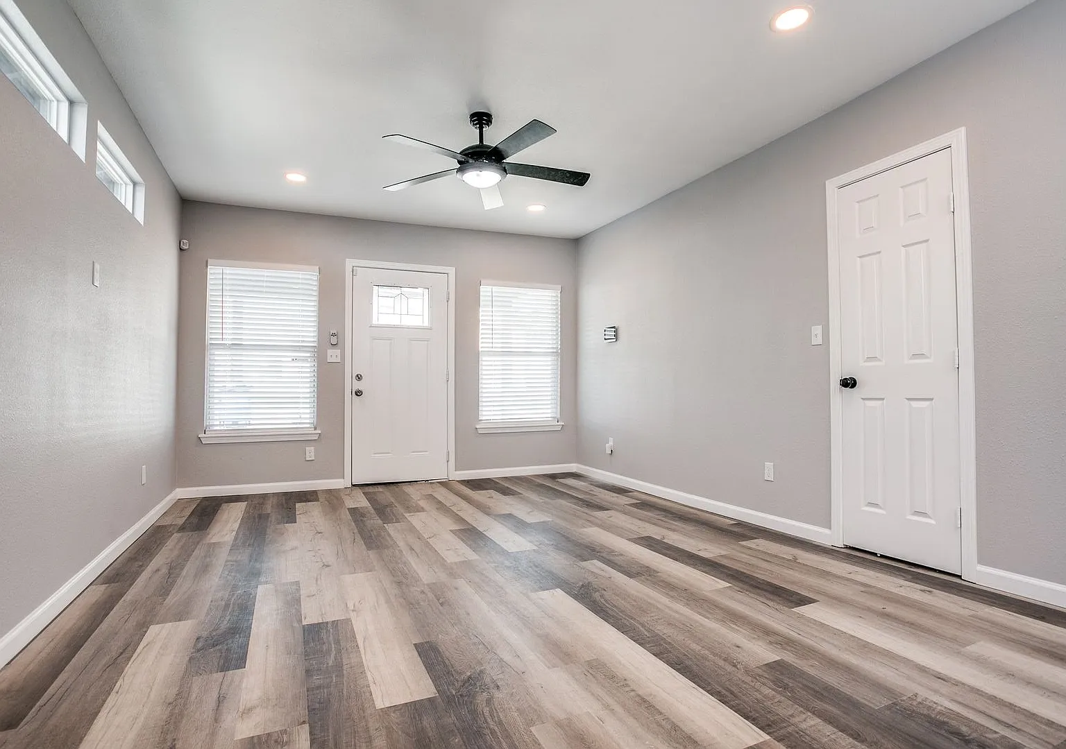 2 Bed/ 2 Bath House - Government Hill Subdivision — Photo 2