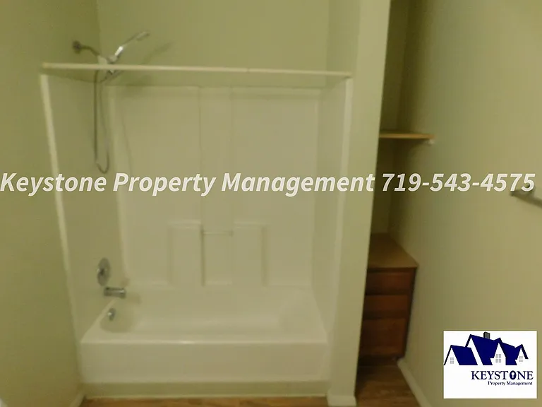 420 W 10th St #1 — Photo 9