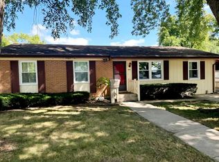 695 W Clinton St, Kankakee, IL 60901