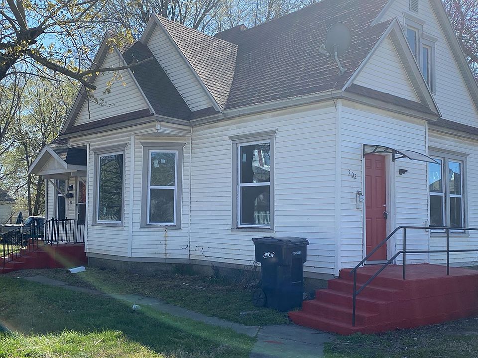 1st image of 202-204 S Roane Ave