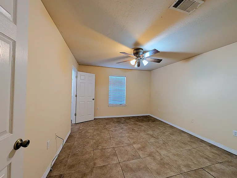 1114 Howell Rd #A — Photo 8