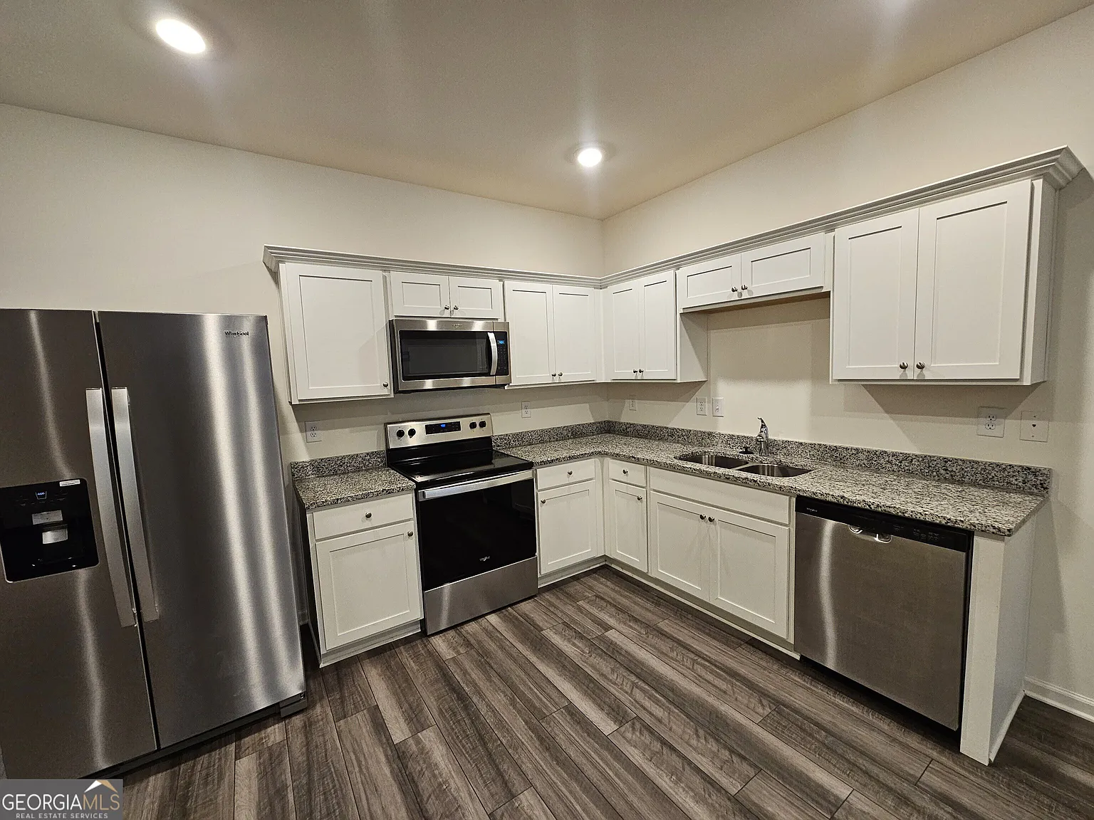 3 bed, 2.5 bath, 1652 sqft, $1,950 — Photo 4