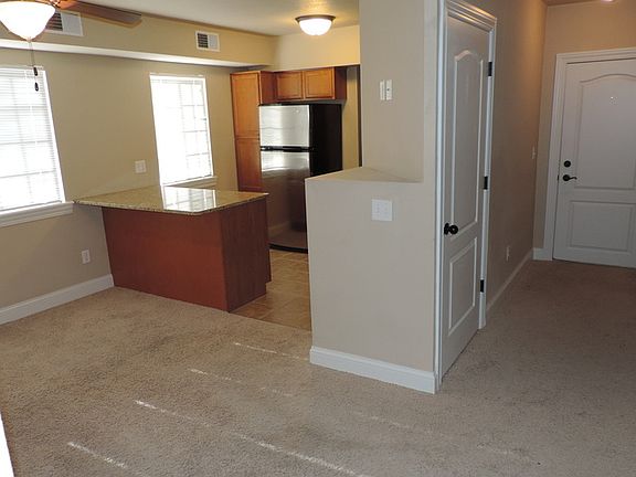 3rd image of 100 Grandview Ct APT 122