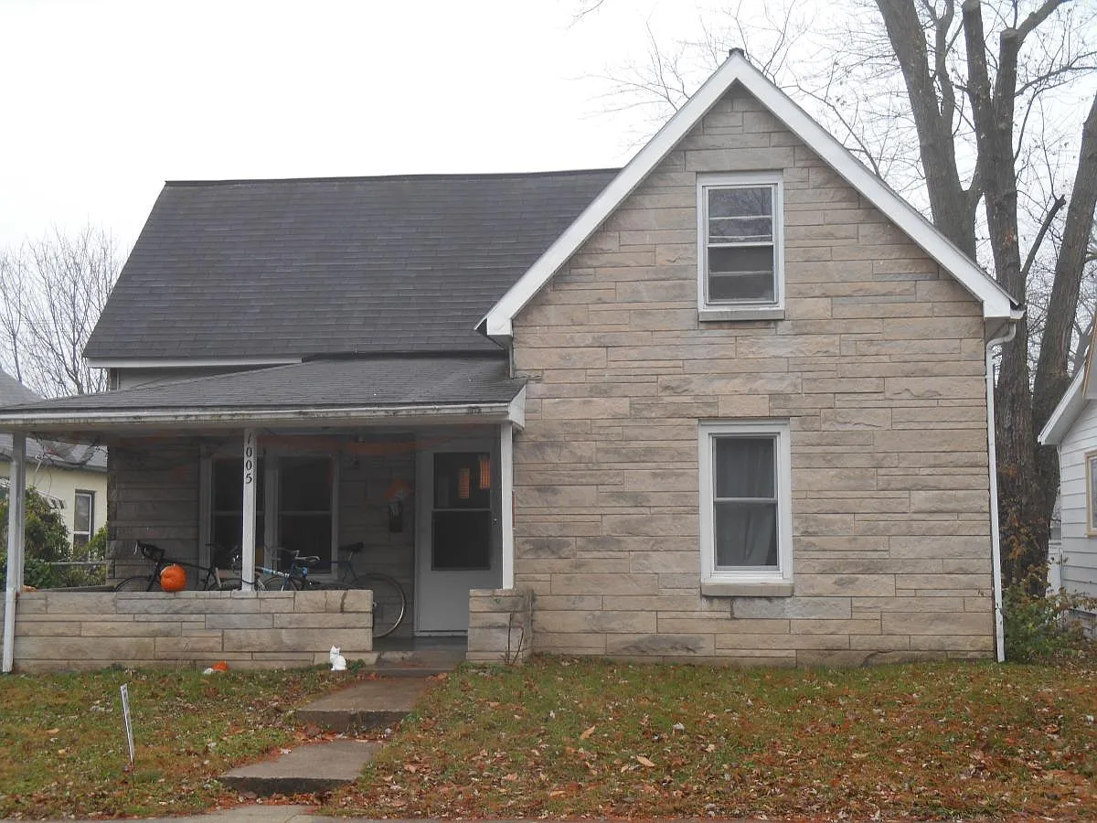 5 bed, 1297 sqft, $2,400 — Photo 2