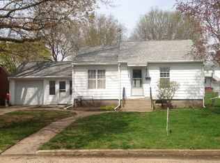 408 5th St, De Witt, IA 52742