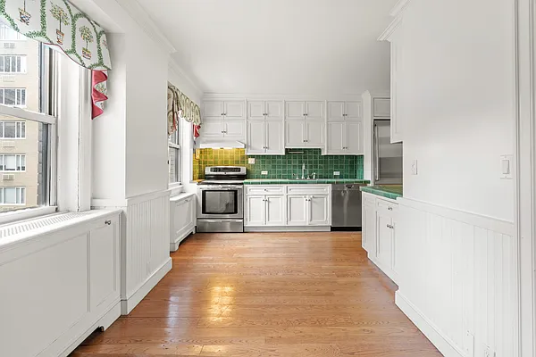 Sold by Manhattan Network Inc. | media 3