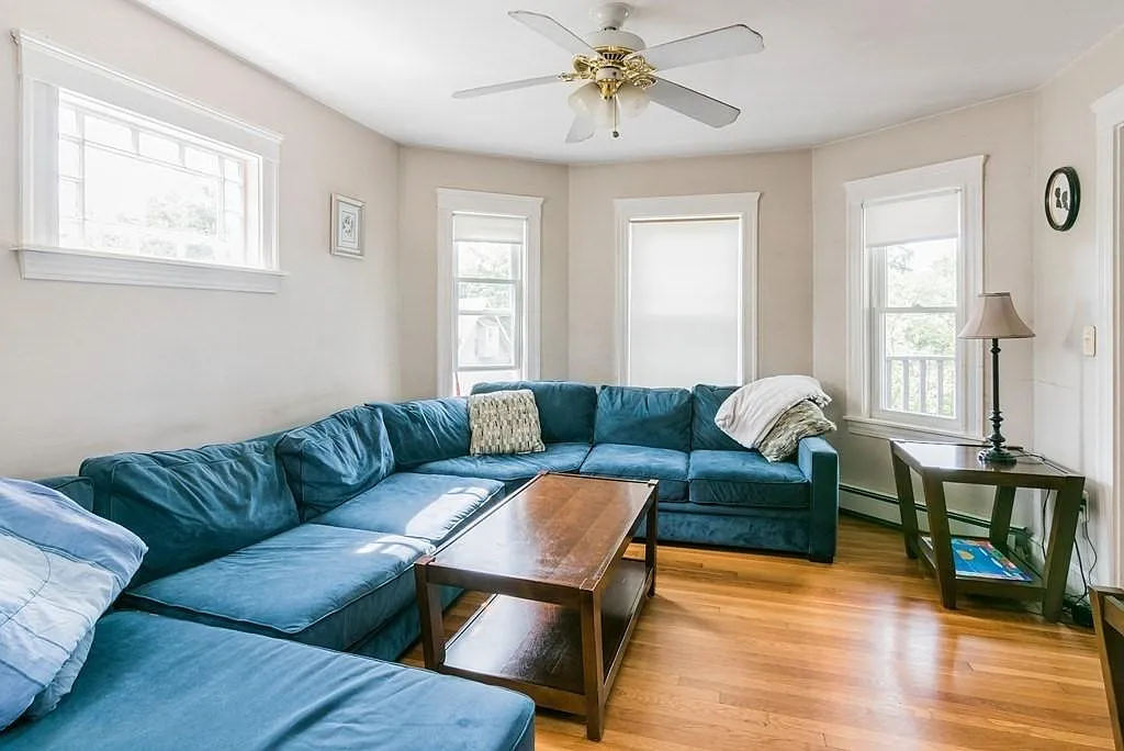 2 bed, 1000 sqft, $2,400 — Photo 1