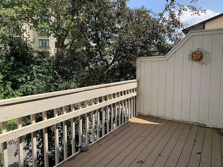 1319 W 10th St — Photo 18