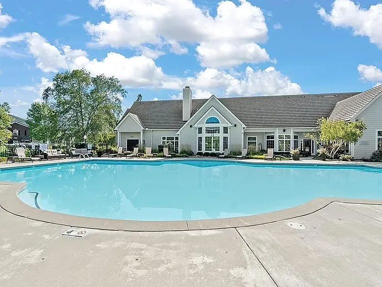 11614 Tomahawk Creek Pkwy #L — Photo 1