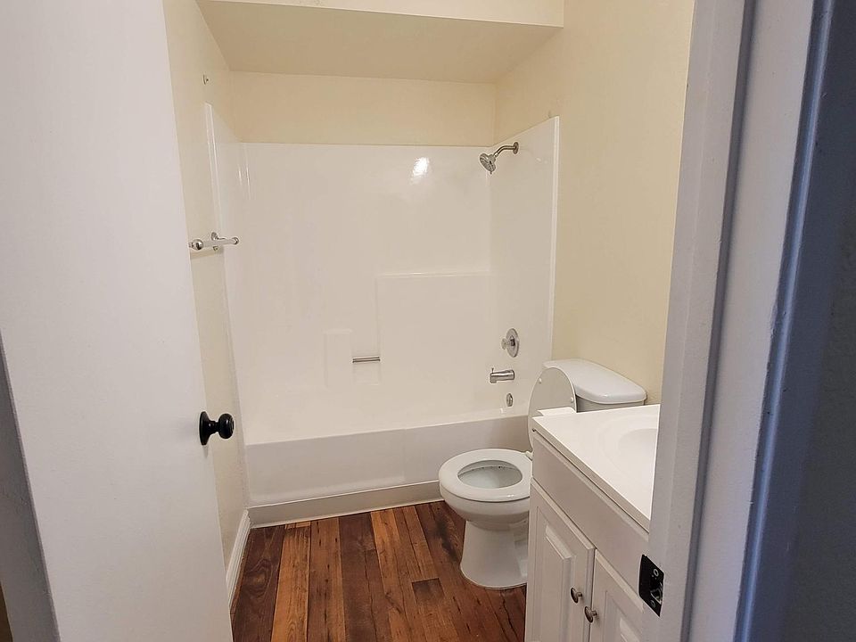 2nd image of 4074 Marlborough Ave #3
