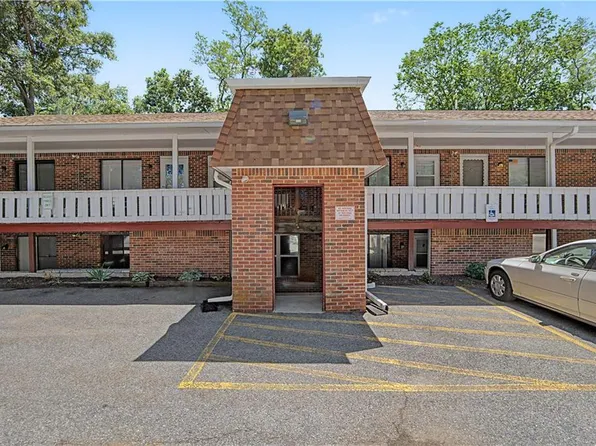 569 Smithfield Rd APT 2, North Providence, RI 02904