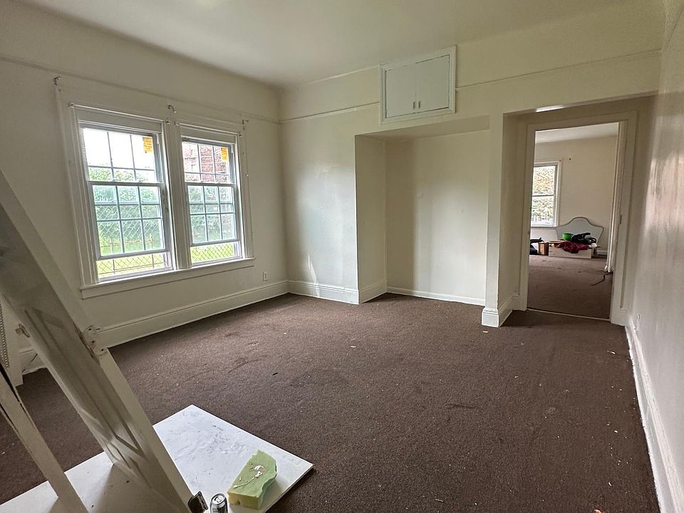 1st image of 2940 Matthews Ave Floor 2